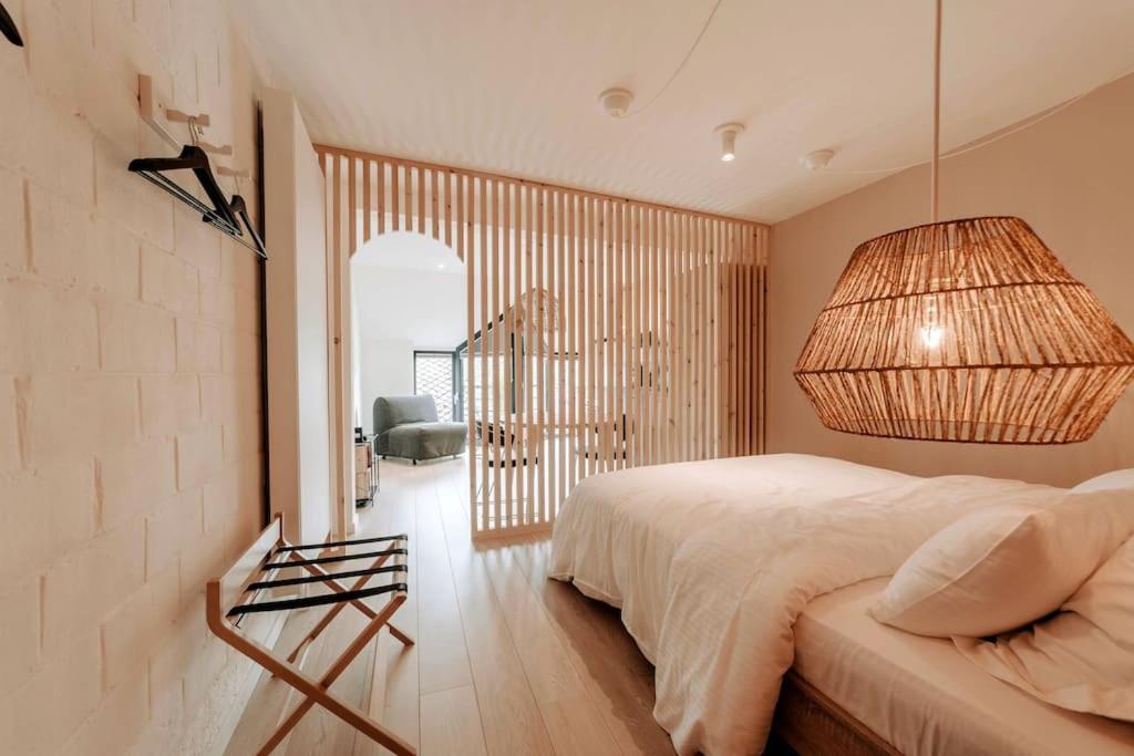 Chimay : La Chambre Doree De La Grand Place Exterior foto
